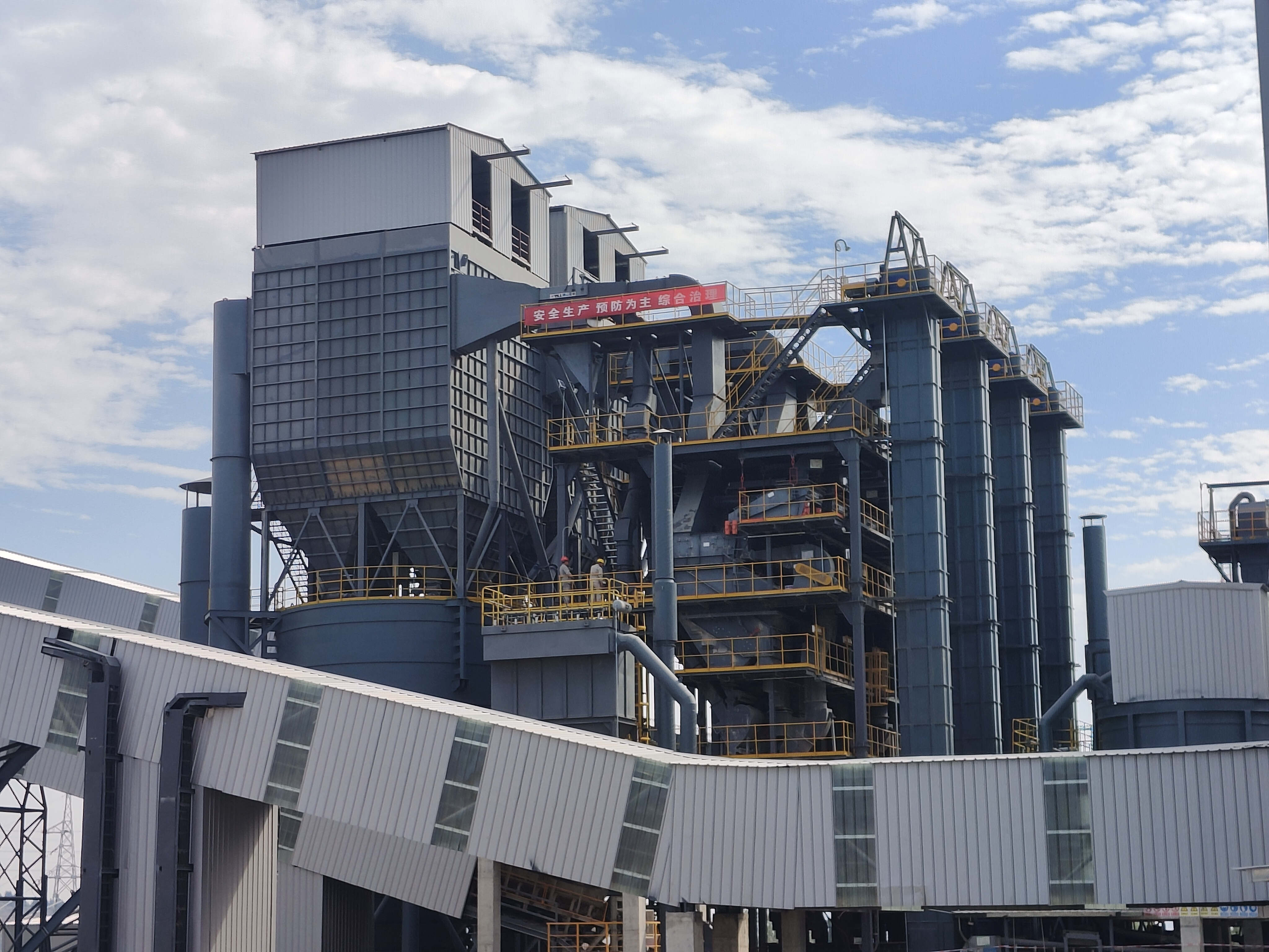 哪些石頭可以制砂？機(jī)制砂生產(chǎn)線流程？制砂樓優(yōu)勢(shì)？